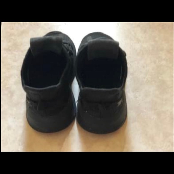 All black toddler adidas size 7 - Picture 3 of 5